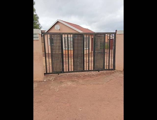 2 BEDROOM HOUSE FOR SALE IN PROTEA GLEN EXT